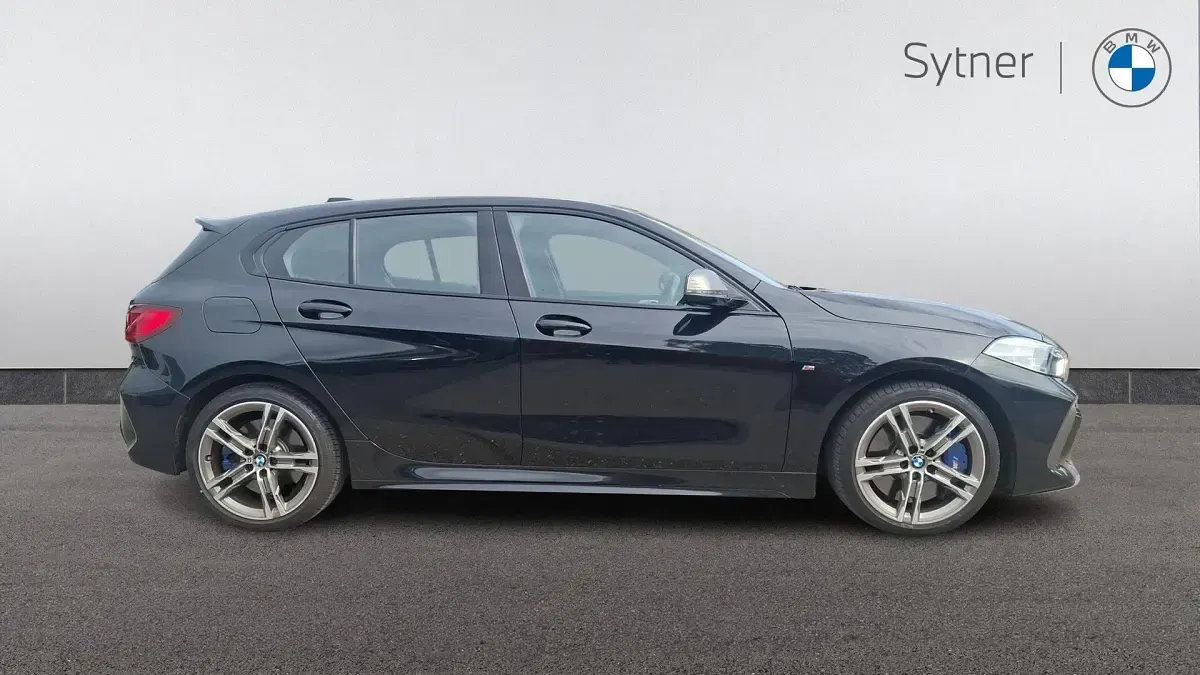 Usado BMW M135 Shadowline 302 HP (222 kW) 2023 Preto Citadino