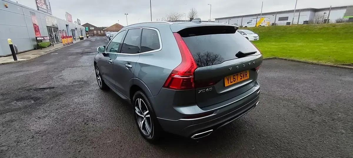 Used Volvo XC60 R-Design 190 HP (139 kW) 2018 Grey SUV