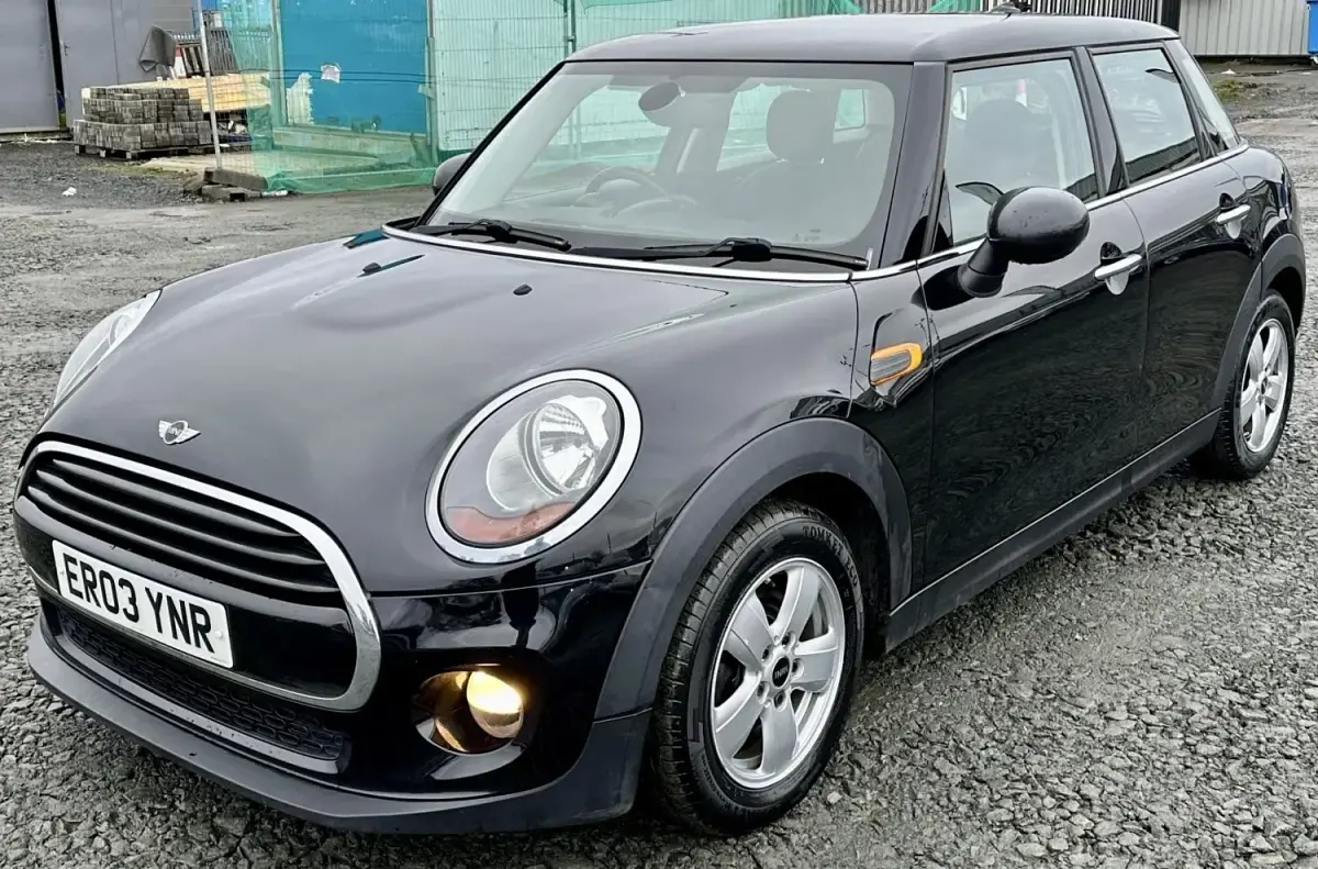 Usado Mini Cooper Hatch 2016 Negro Utilitario