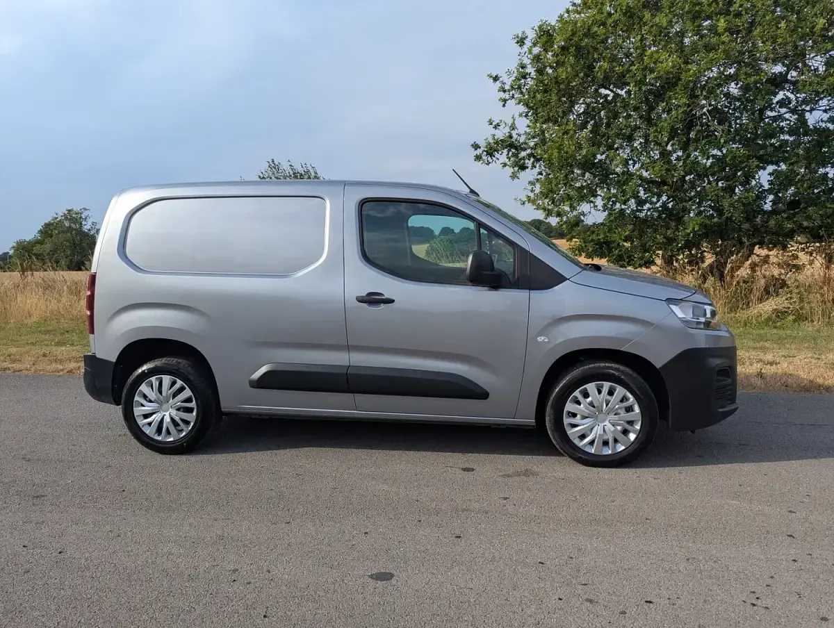 Used Citroën Berlingo 100 HP (73 kW) 2023 Grey MPV