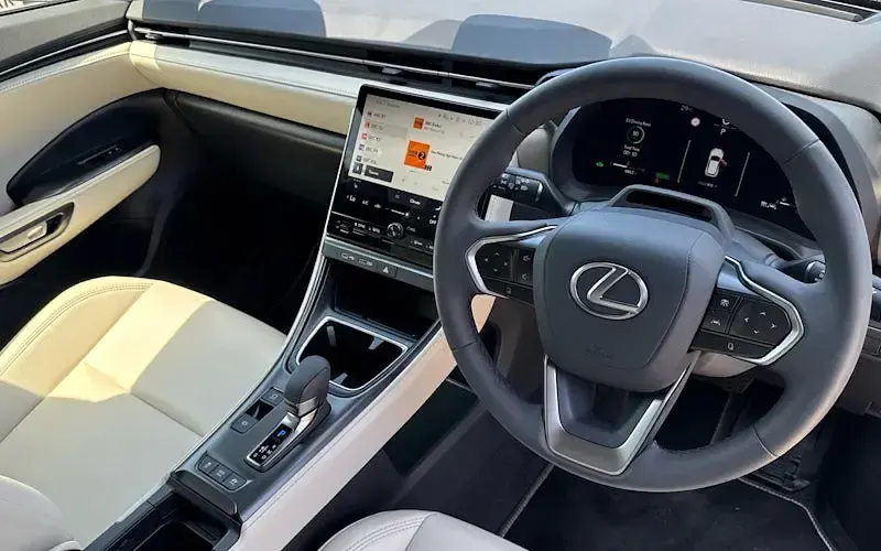 Used Lexus LBX 136 HP (100 kW) 2025 Grey SUV