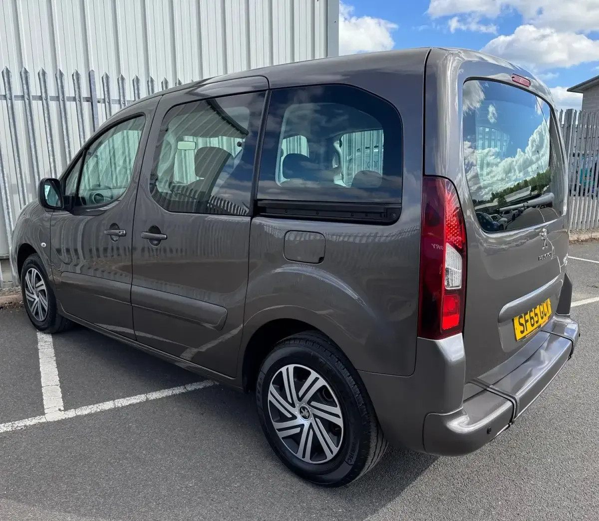 Gebraucht Peugeot Partner Tepee Access 98 PS (72 kW) 2015 Grau Van / Kleinbus
