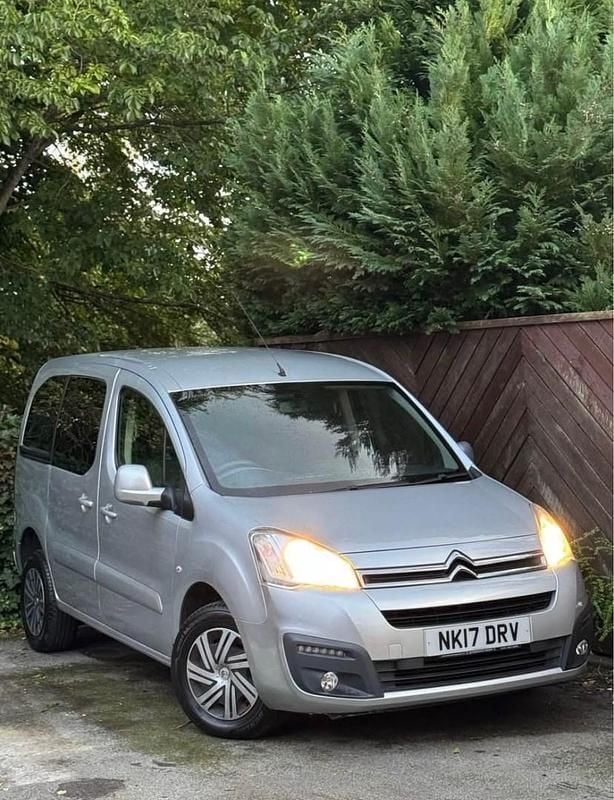 Silver Used 2017 Citroën Berlingo Feel MPV | £7,995 (Good price) - Image 1/4