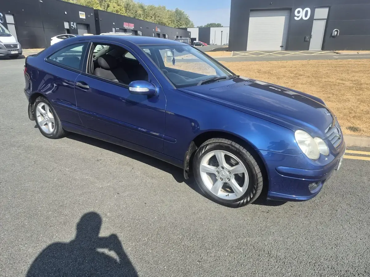 Used Mercedes C220 SE 147 HP (108 kW) 2006 Blue Coupe