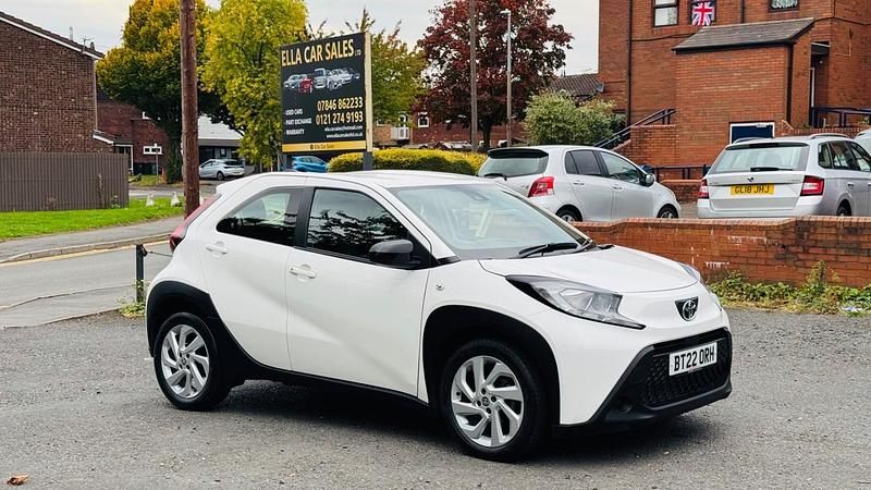 White Used 2022 Toyota Aygo X PURE SUV | £10,995 - Image 1/3