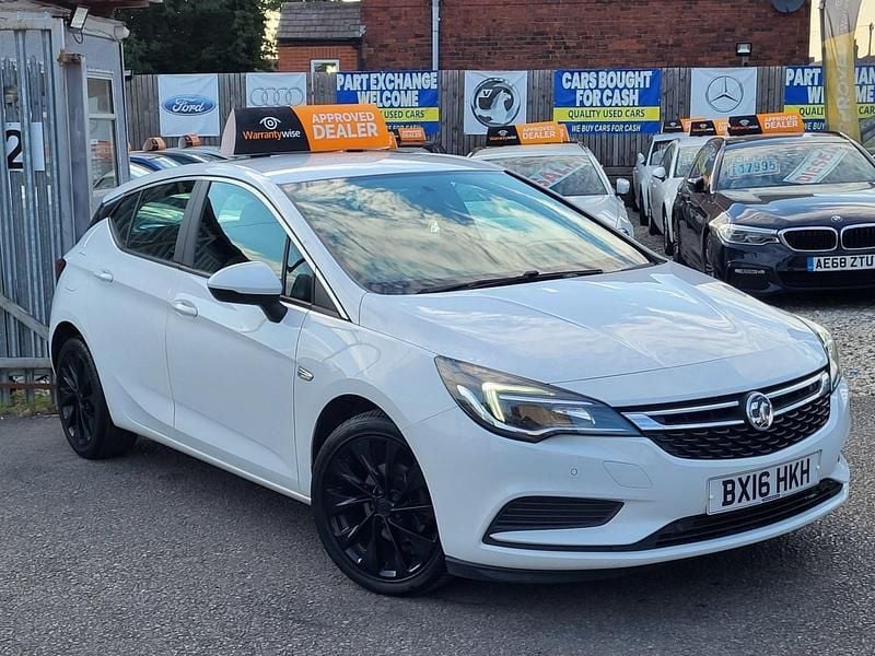 White Used 2016 Vauxhall Astra Design Edition Hatchback | £3,795 (Good price) - Image 1/4