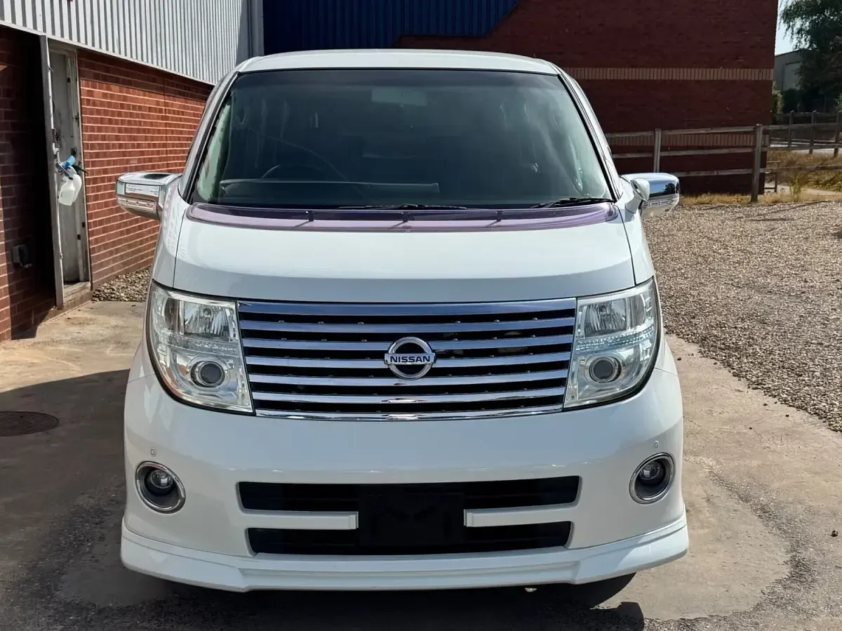 Used Nissan Elgrand 2007 White MPV