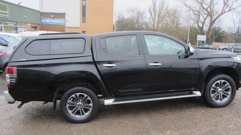 Used Mitsubishi L200 Warrior 150 HP (110 kW) 2019 Black Pickup