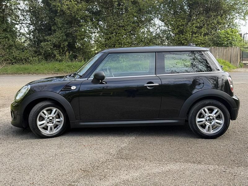 Usado Mini ONE Hatch 2013 Negro Utilitario