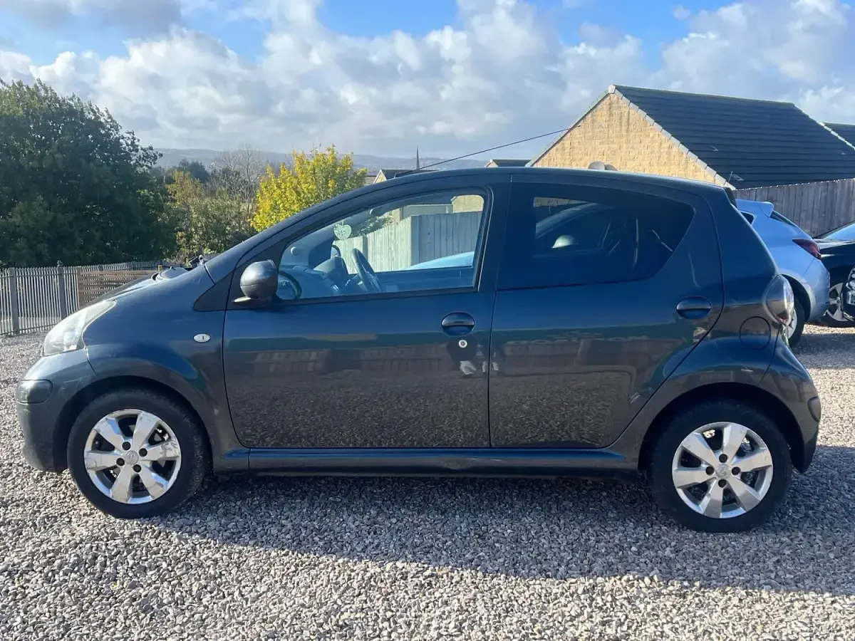 Used Toyota Aygo 68 HP (50 kW) 2011 Grey Hatchback