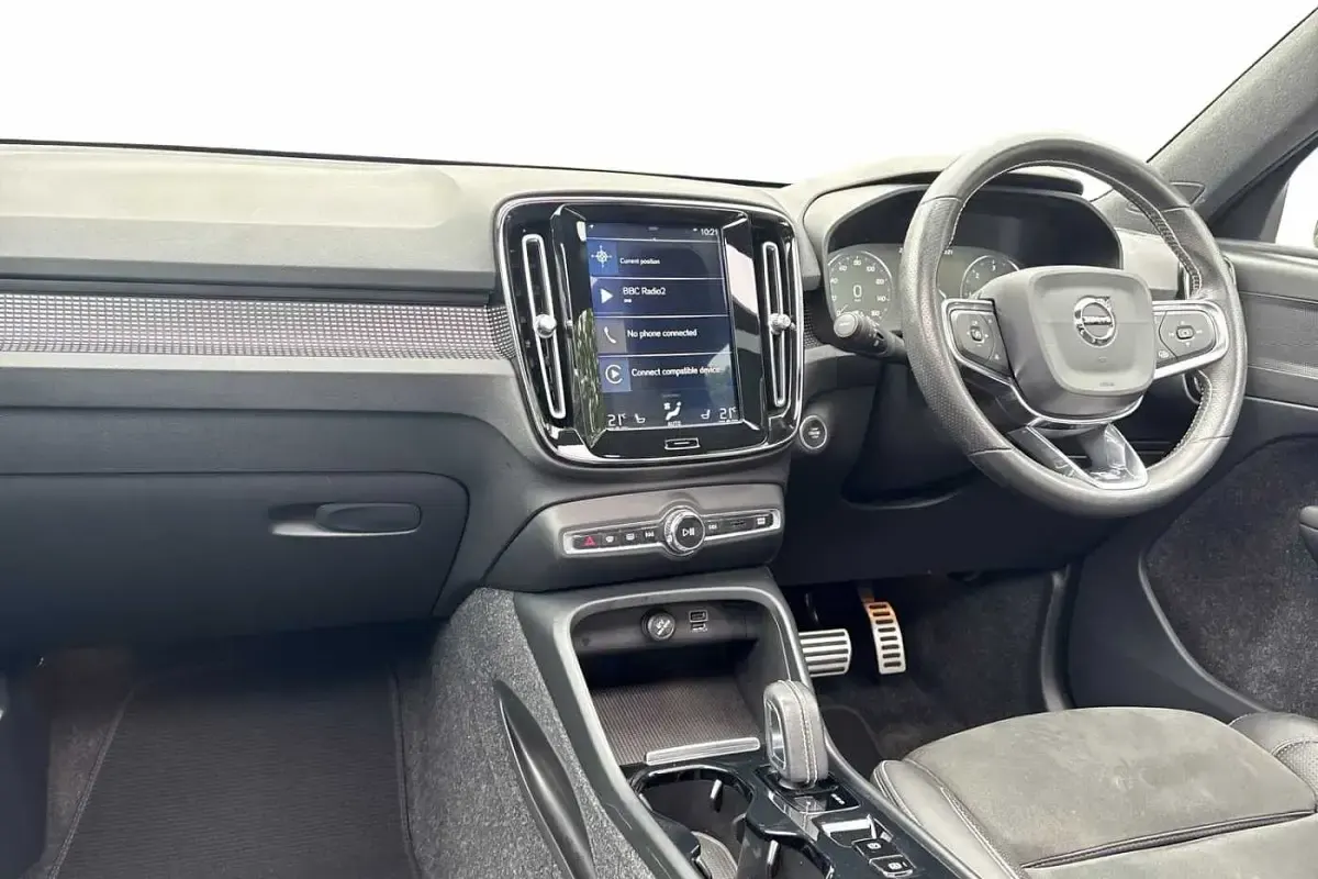 Used Volvo XC40 R-Design 188 HP (138 kW) 2019 White SUV