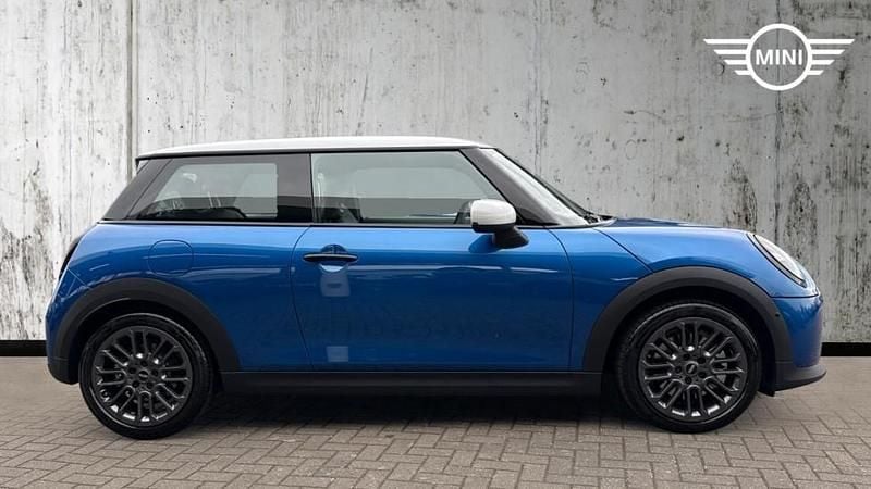 Used Mini Cooper Hatch 113 kW (154 HP) 2025 Blue Hatchback