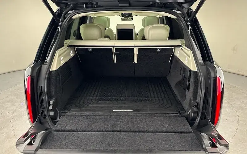 Used Land Rover Range Rover Autobiography 350 HP (257 kW) 2022 Santorini black SUV