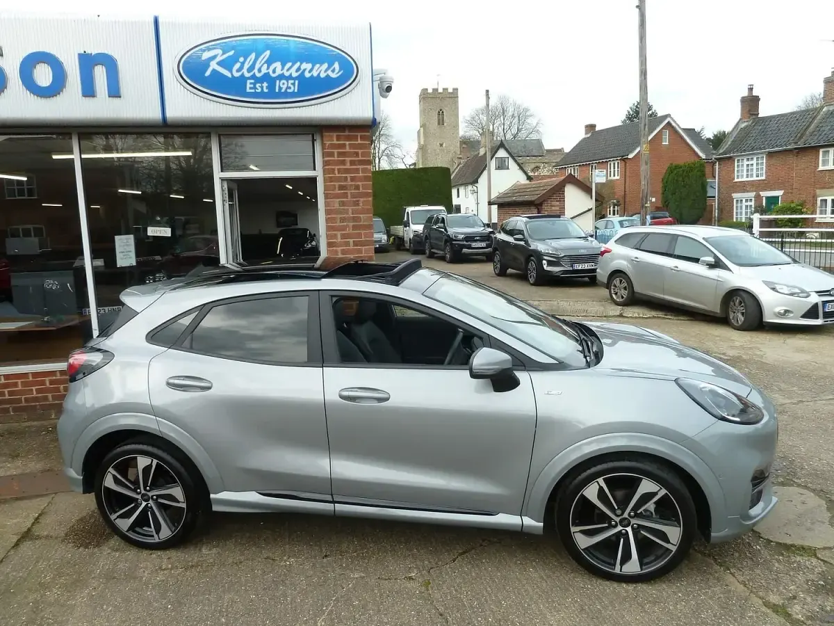 Käytetty Ford Puma ST-Line X 2023 Hopea Viistoperä