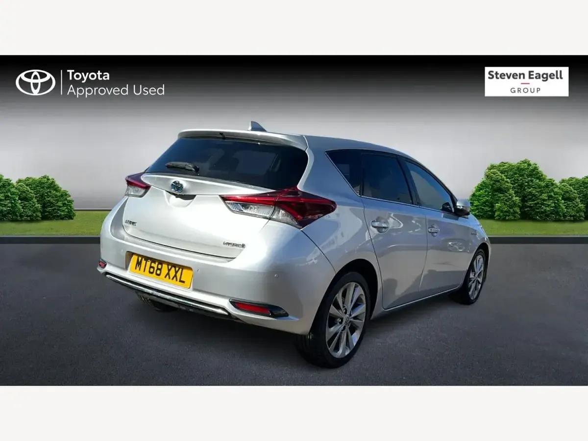 Używany Toyota Auris Hybrid 2018 Srebrny Hatchback