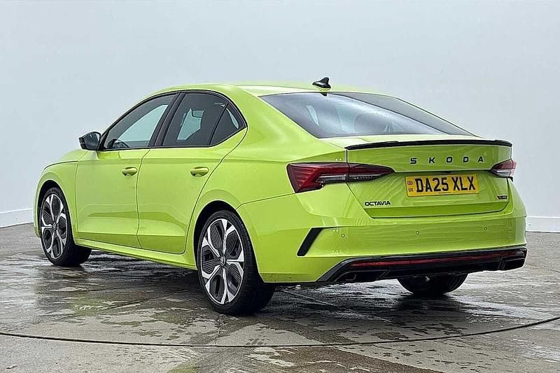 Used Skoda Octavia vRS 265 HP (194 kW) 2025 Green Hatchback