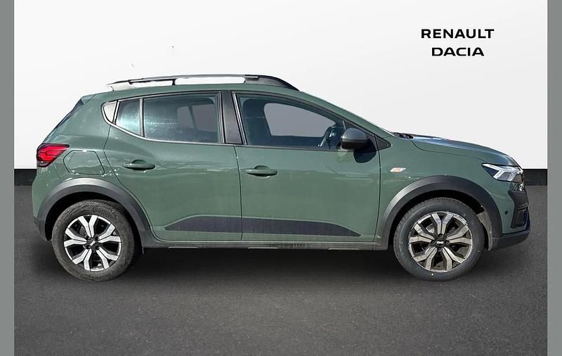 Used Dacia Sandero Journey 90 HP (66 kW) 2023 Green SUV