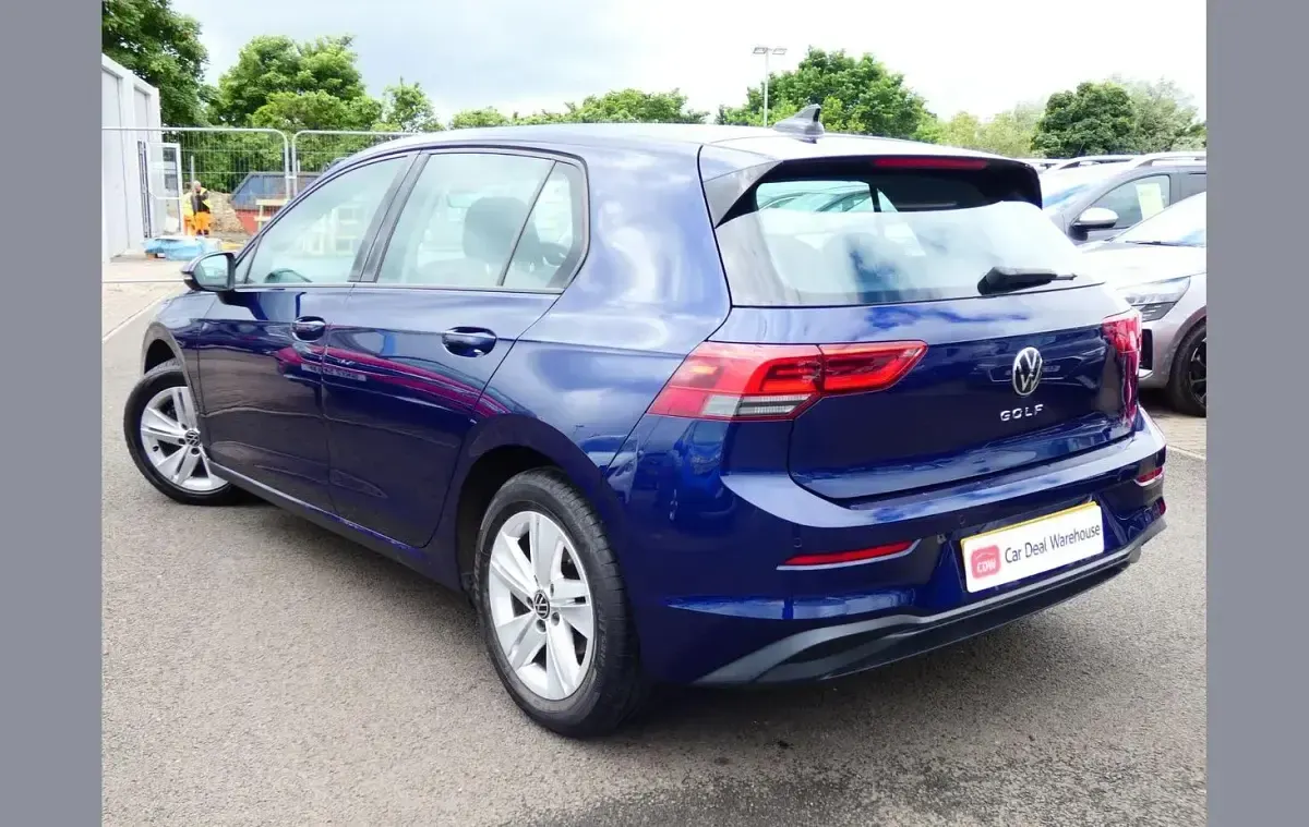 Used VW Golf VIII Life 147 HP (108 kW) 2021 Blue Hatchback