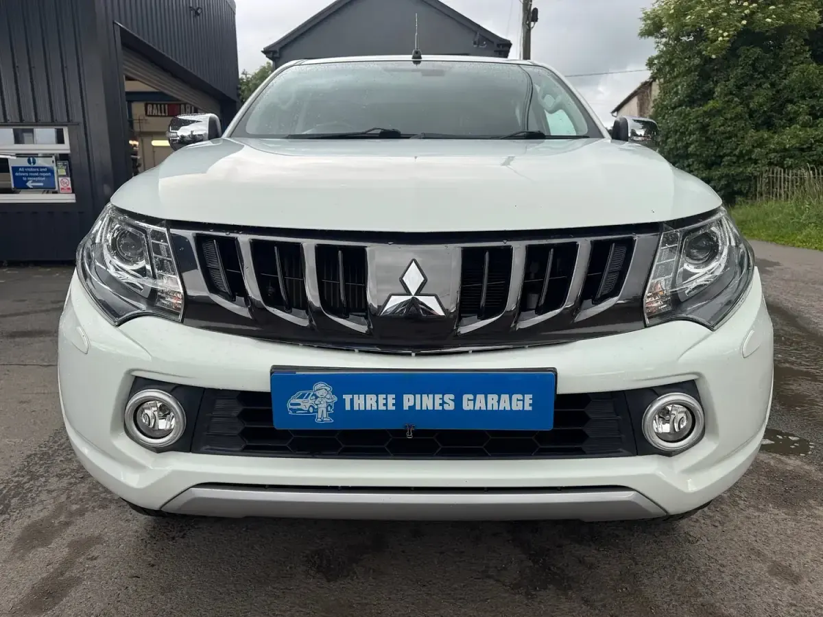 Used Mitsubishi L200 Warrior 181 HP (133 kW) 2018 White Pickup