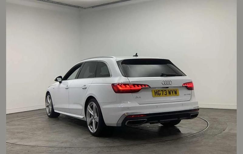 Begagnad Audi A4 S-Line 200 HK (147 kW) 2024 Vit Kombi