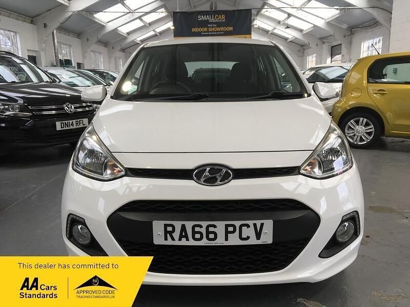 Used Hyundai i10 Premium 2016 White Hatchback