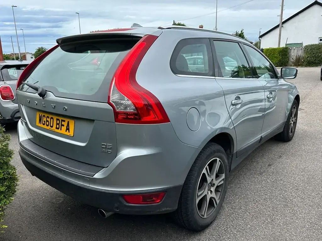 Used Volvo XC60 SE Lux 205 HP (150 kW) 2010 Silver SUV