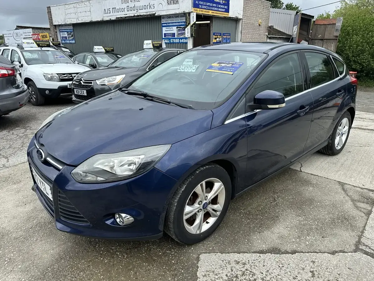 Used Ford Focus Zetec 125 HP (91 kW) 2012 Blue Hatchback