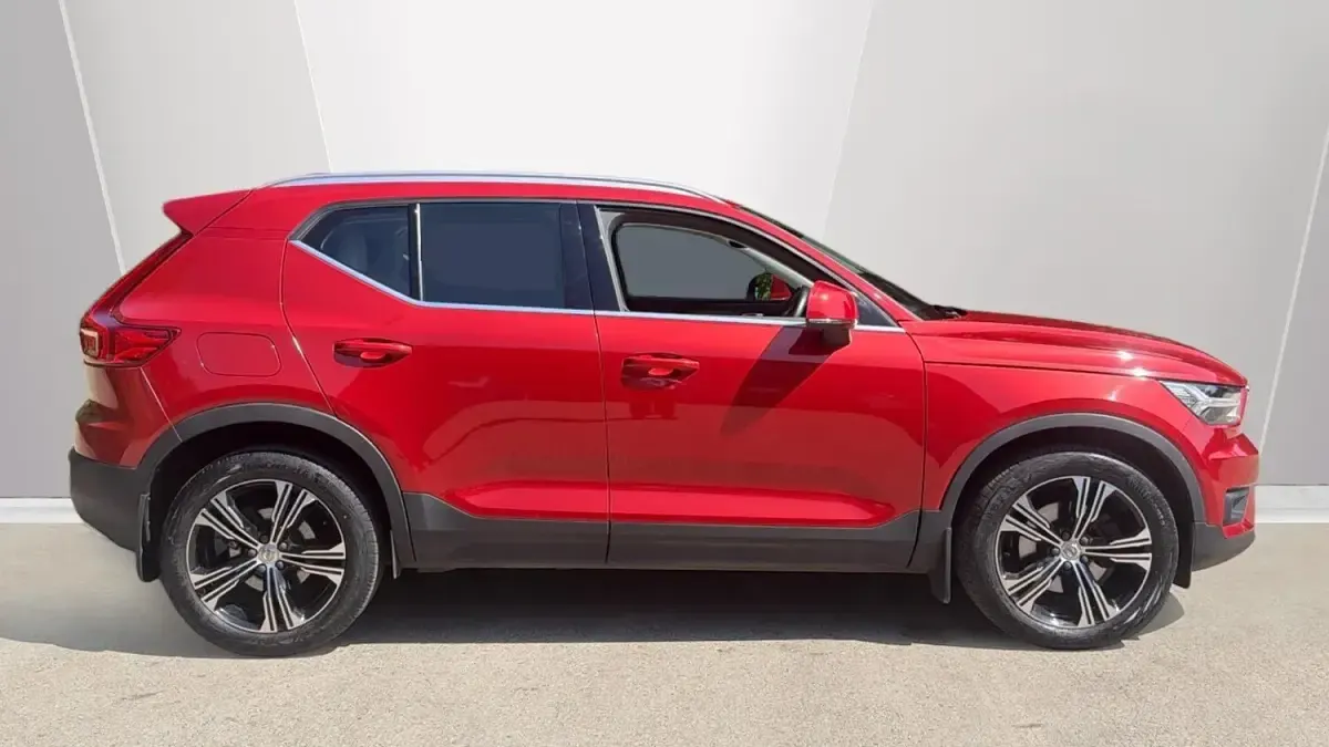 Used Volvo XC40 Inscription 197 HP (144 kW) 2020 Red SUV