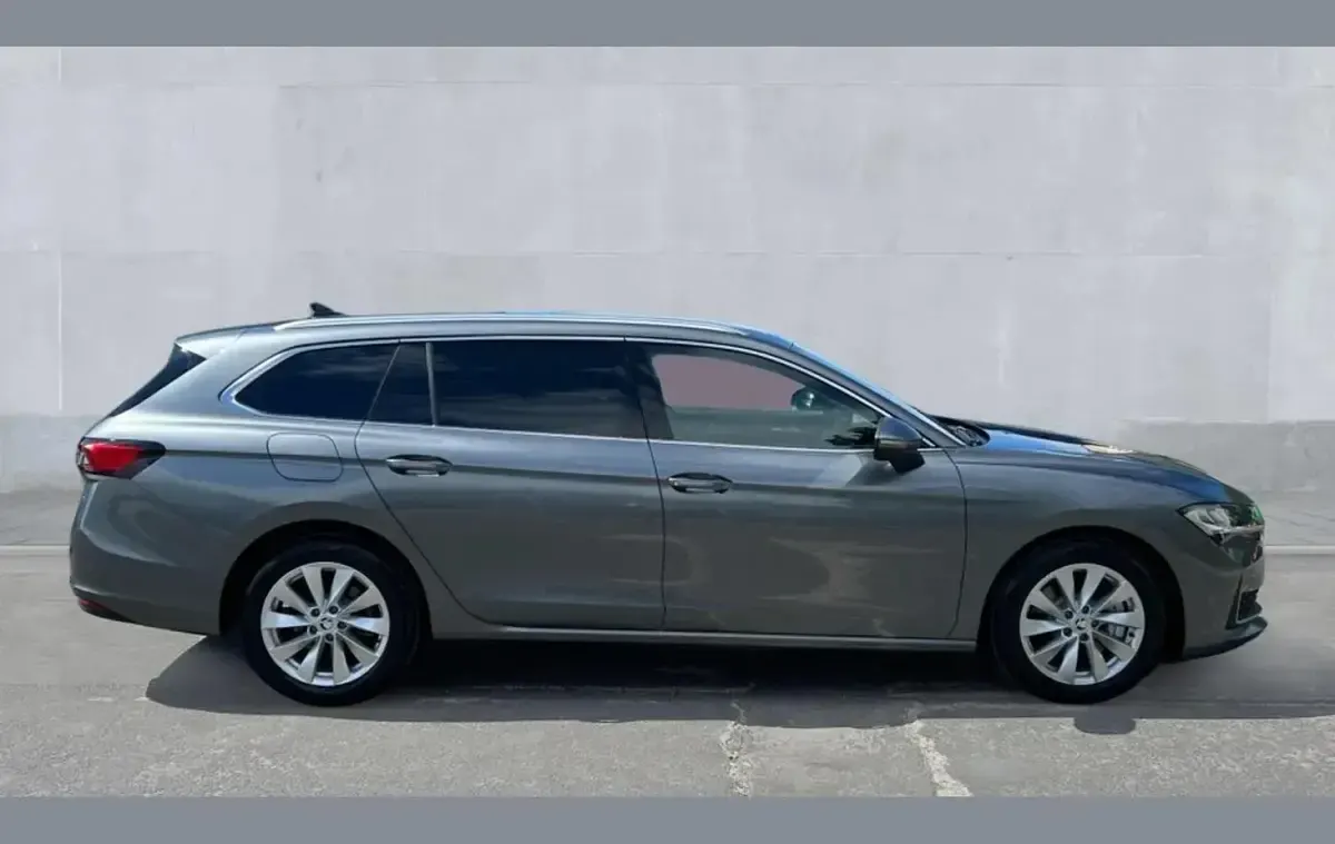 Used Skoda Superb SE Technology 200 HP (147 kW) 2024 Grey Estate