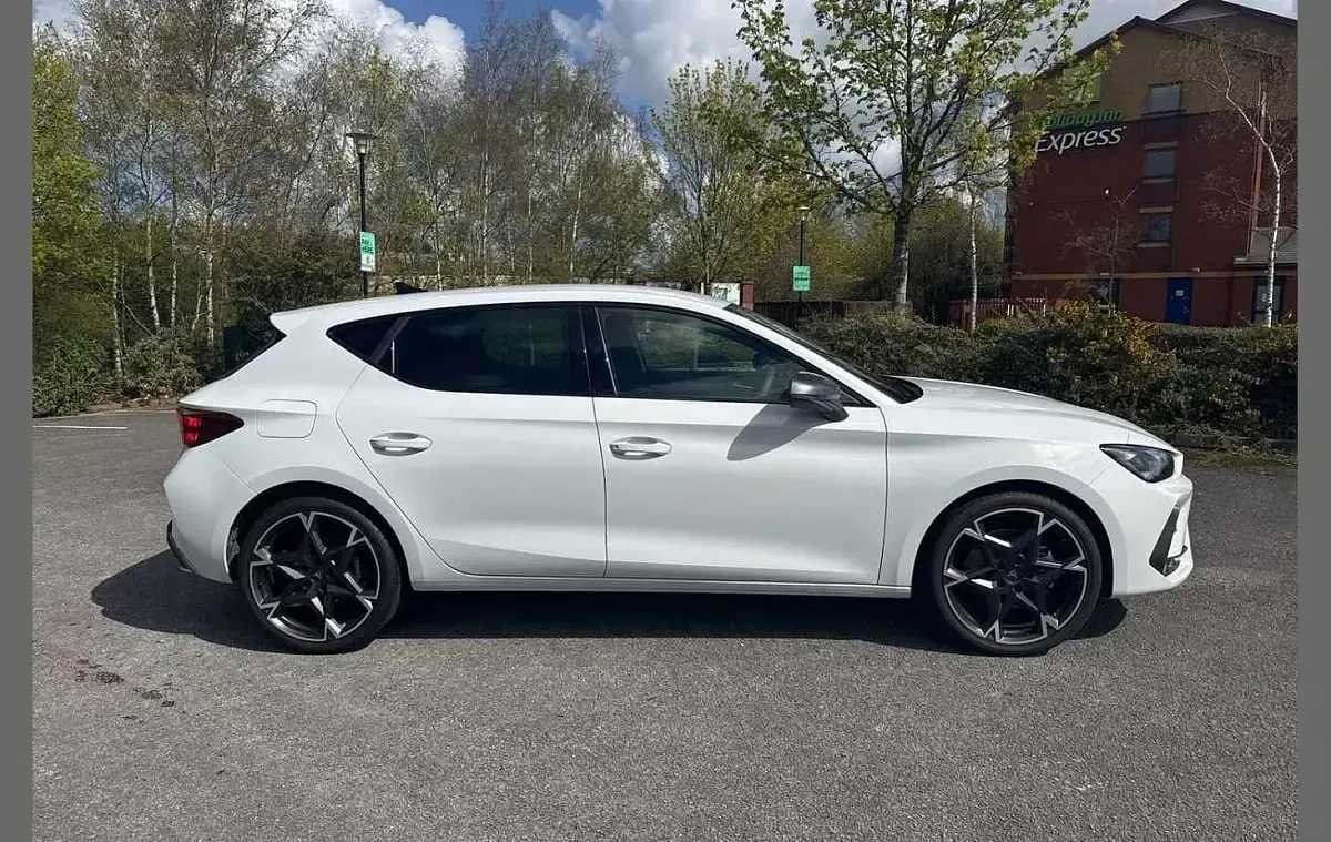 New Cupra Leon 150 HP (110 kW) 2025 White Hatchback