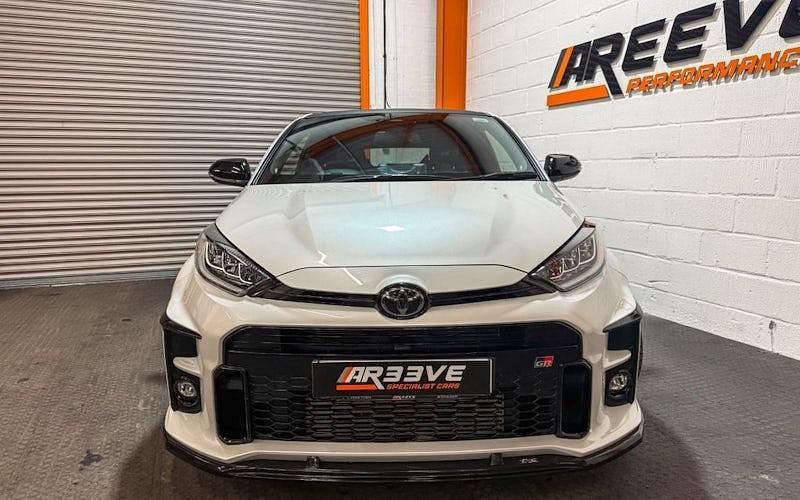 Used Toyota Yaris 261 HP (191 kW) 2021 White Hatchback