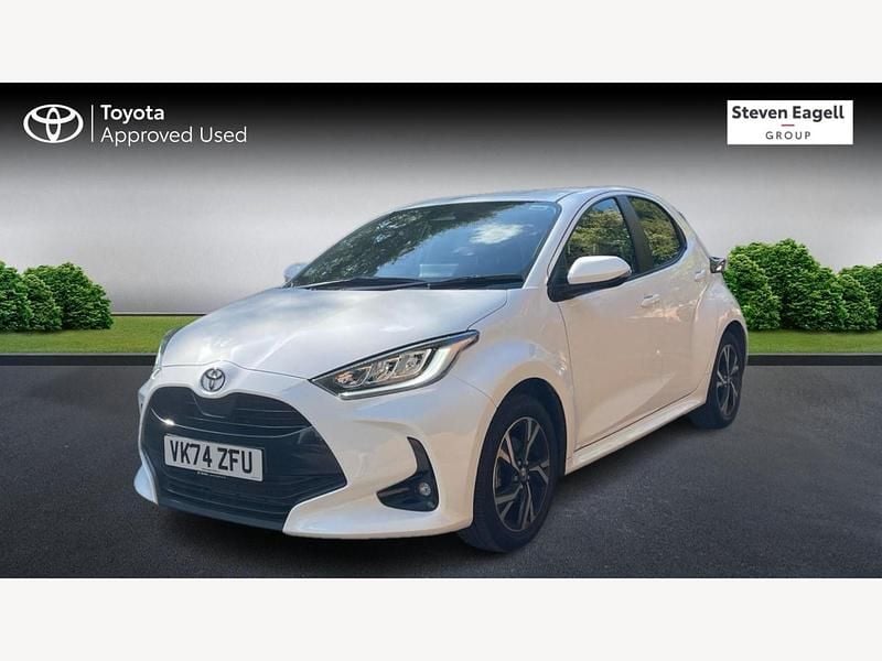 Used Toyota Yaris Hybrid Design 2024 White Hatchback
