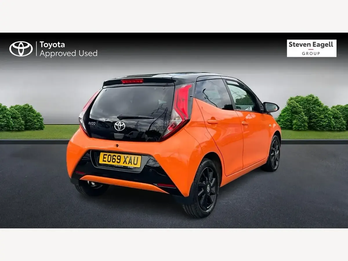 Used Toyota Aygo X-cite 72 HP (52 kW) 2019 Orange Hatchback