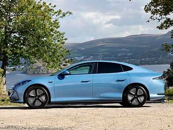 Ny MG IM5 216 kW (295 HK) 2026 Blå Halvkombi