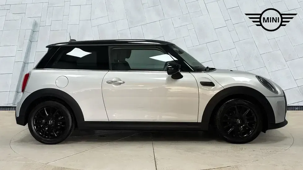 Used Mini Cooper Classic 134 HP (98 kW) 2021 Silver Hatchback