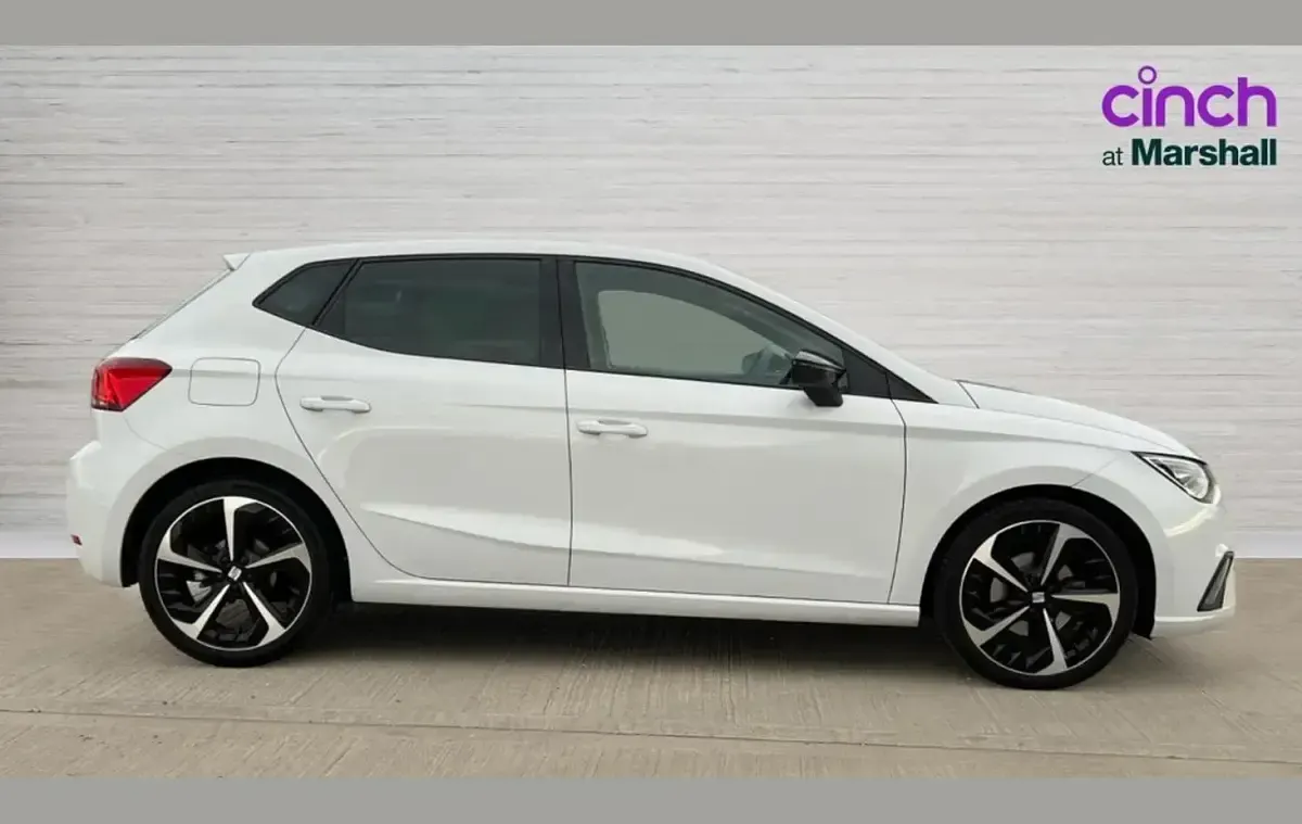 Used Seat Ibiza FR Sport 110 HP (80 kW) 2023 Metallic  nevada white Hatchback