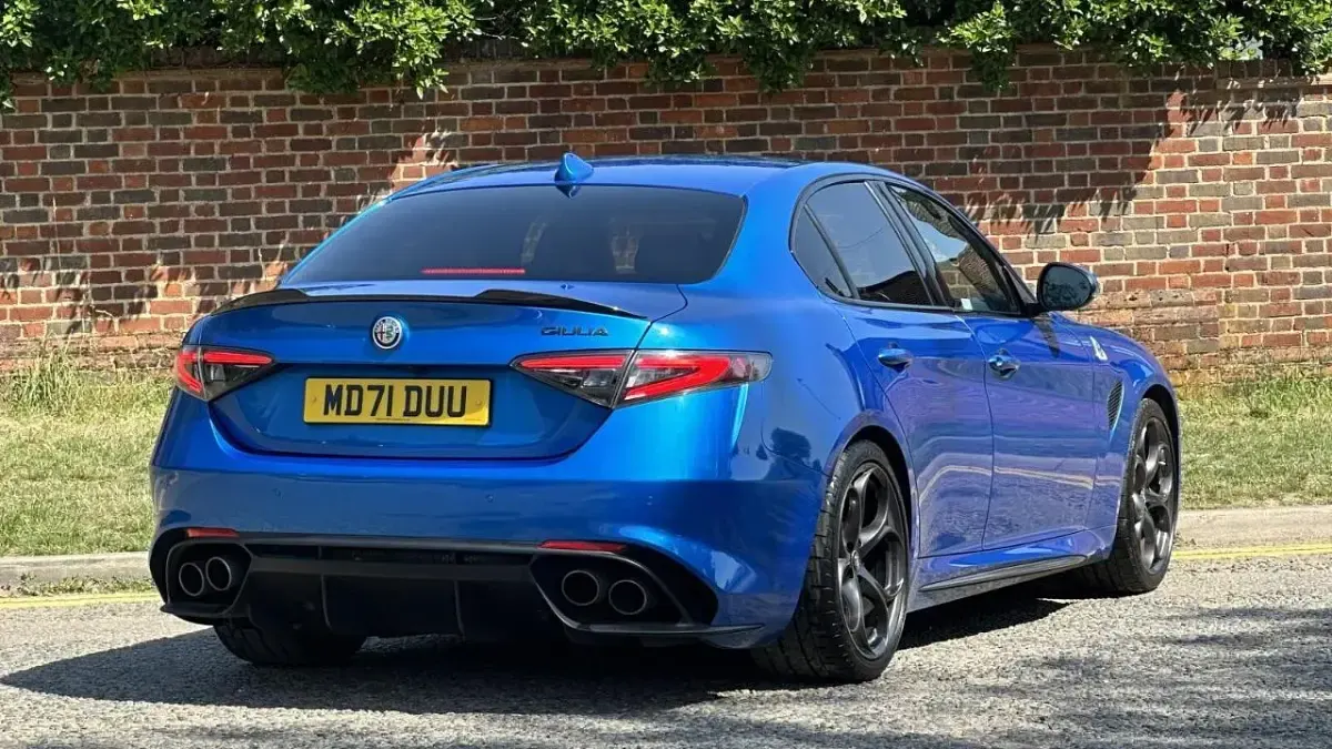 Used Alfa Romeo Giulia Quadrifoglio 503 HP (369 kW) 2022 Blue Sedan