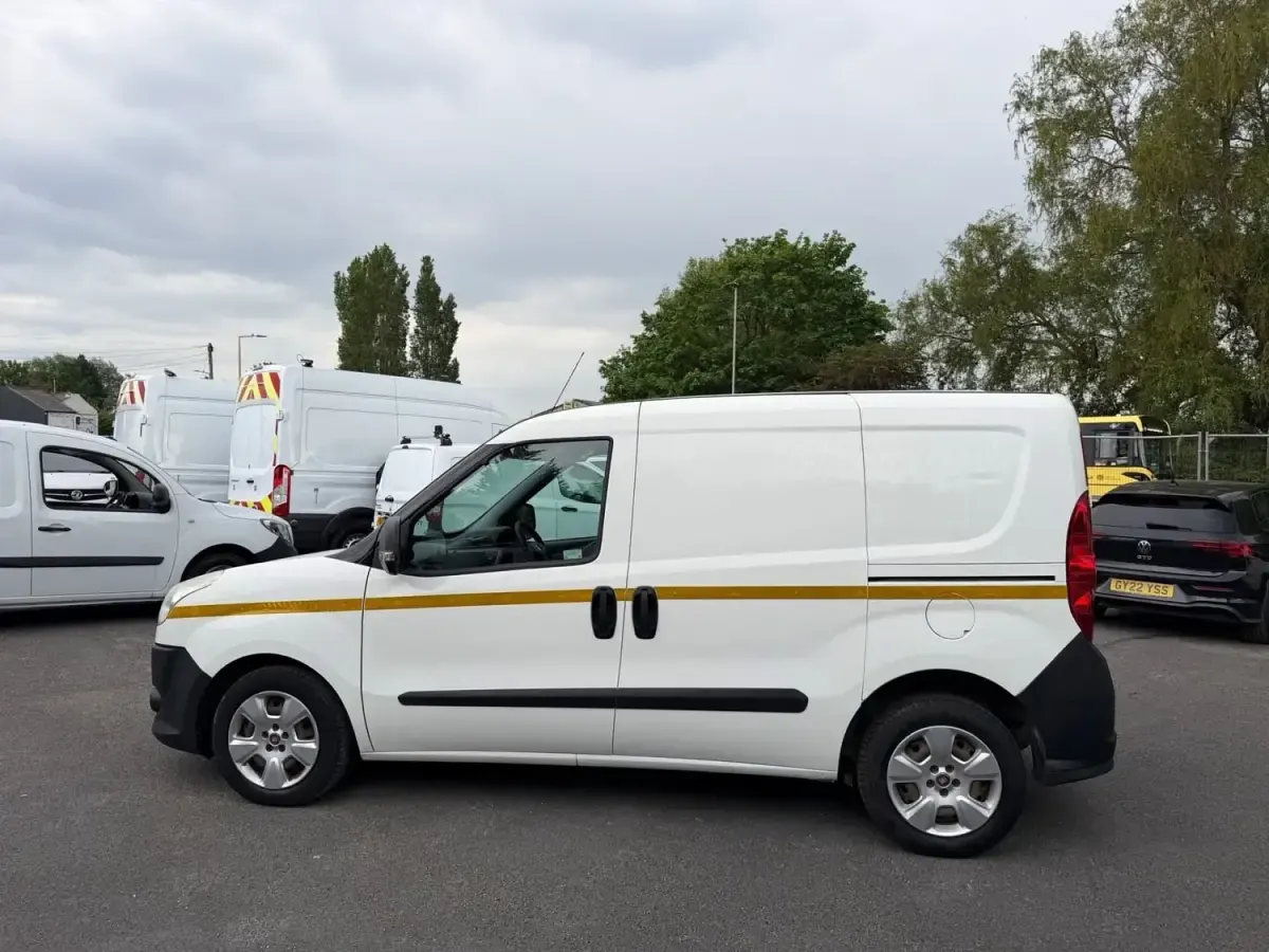 Używany Fiat Doblò 90 KM (66 kW) 2015 Biały Minivan