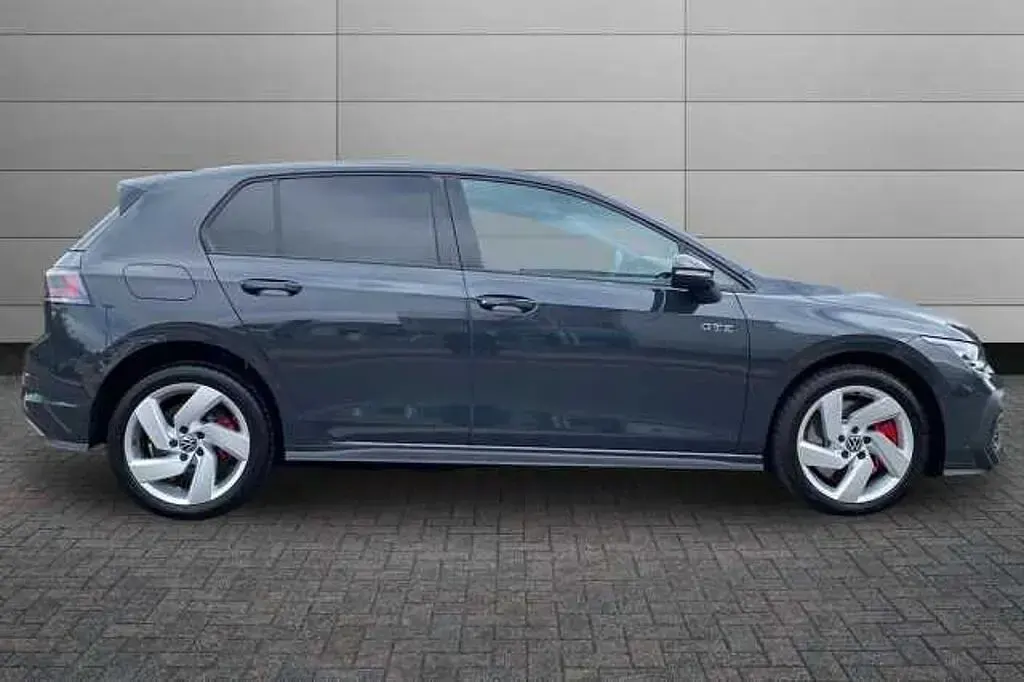 Used VW Golf VIII GTE 272 HP (200 kW) 2025