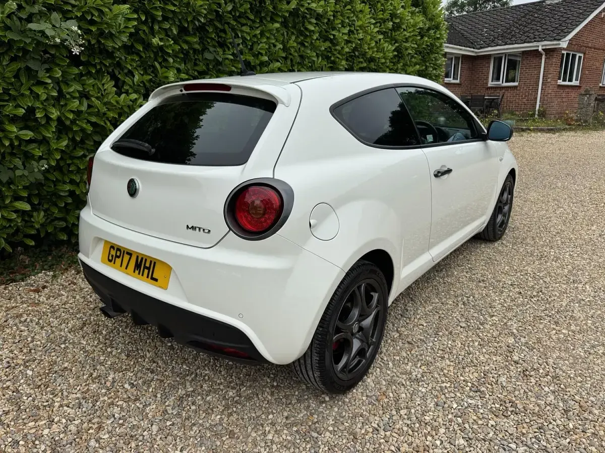 Used Alfa Romeo MiTo Edizione Speciale 105 HP (77 kW) 2017 White Hatchback