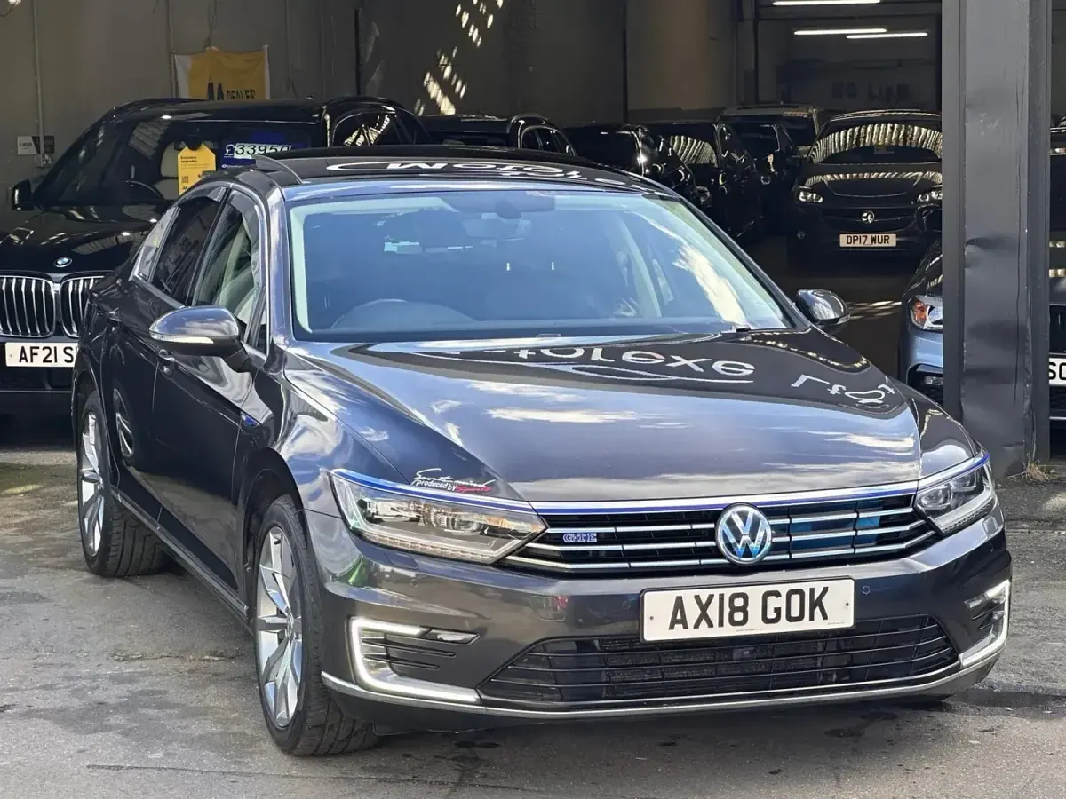 Usado VW Passat Advance 218 HP (160 kW) 2018 Cinzento Sedan