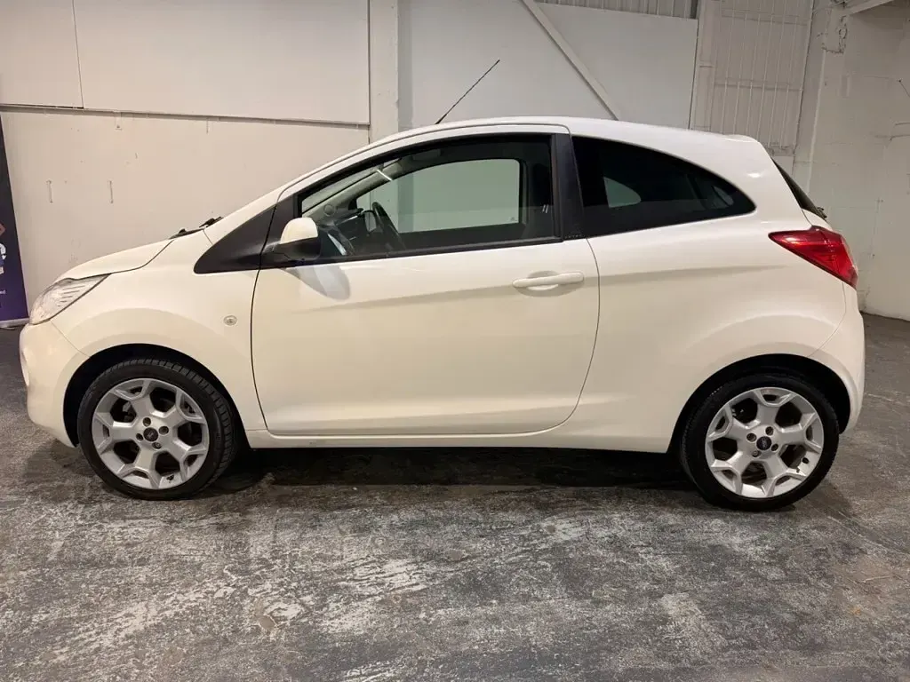 Used Ford Ka Zetec 69 HP (50 kW) 2015 White Hatchback