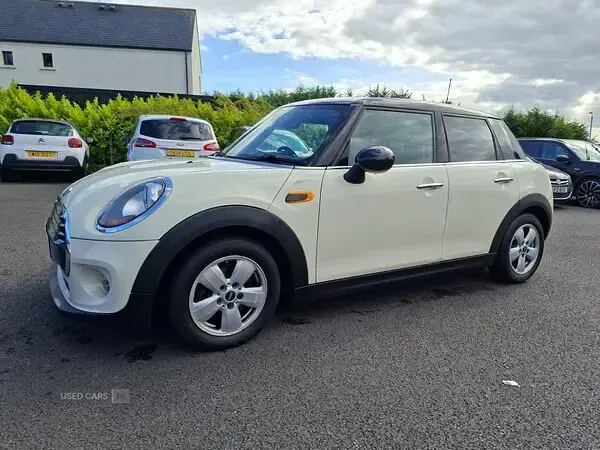 Used Mini Cooper Hatch 134 HP (98 kW) 2016 White Hatchback