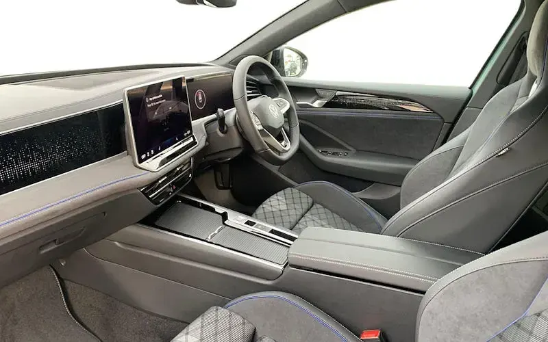 Used VW Passat R-line 150 HP (110 kW) 2026 Estate