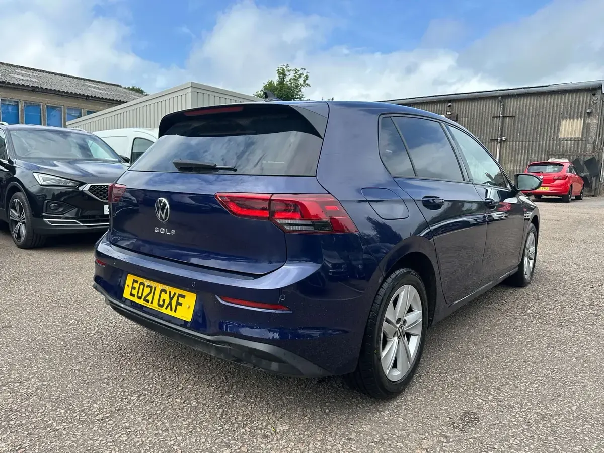 Usado VW Golf VII Life 150 HP (110 kW) 2021 Azul Citadino