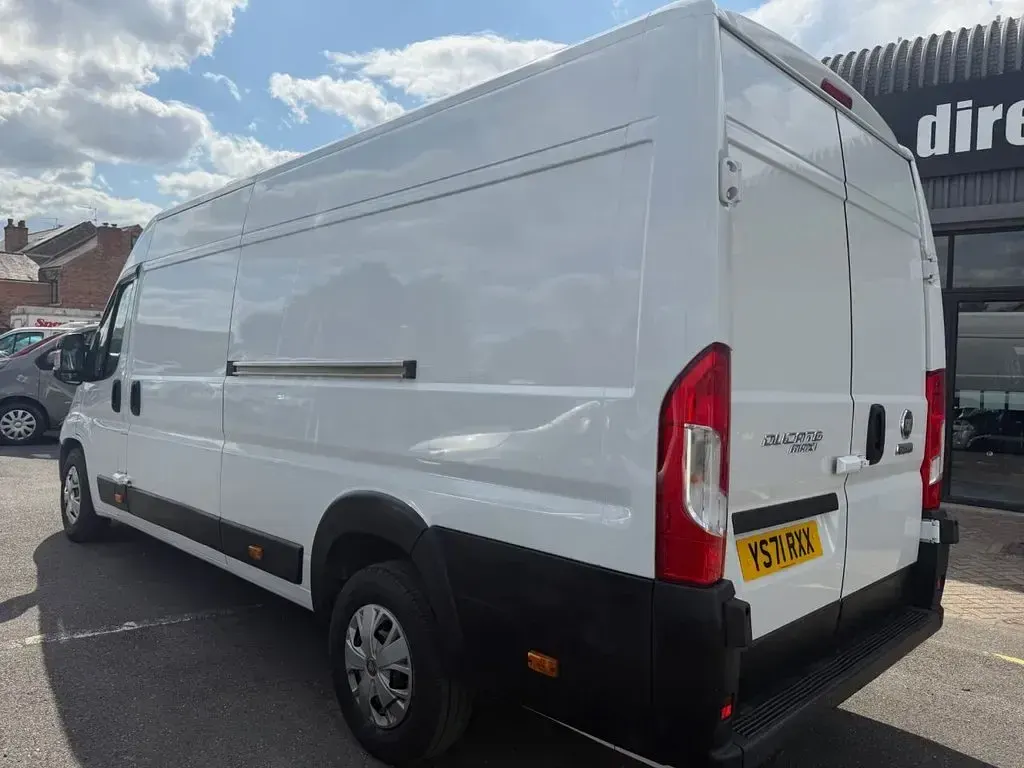 Used Fiat Ducato 140 HP (102 kW) 2021 White Van