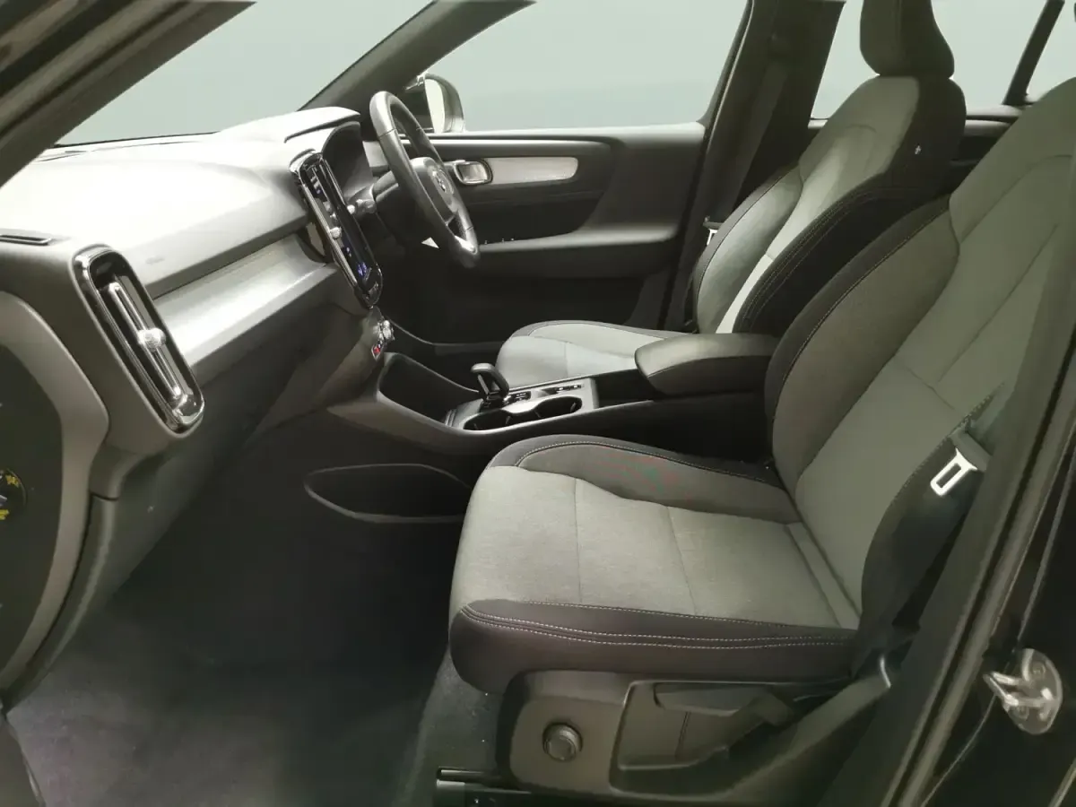 Usado Volvo XC40 Core 211 CV (155 kW) 2022 Negro SUV