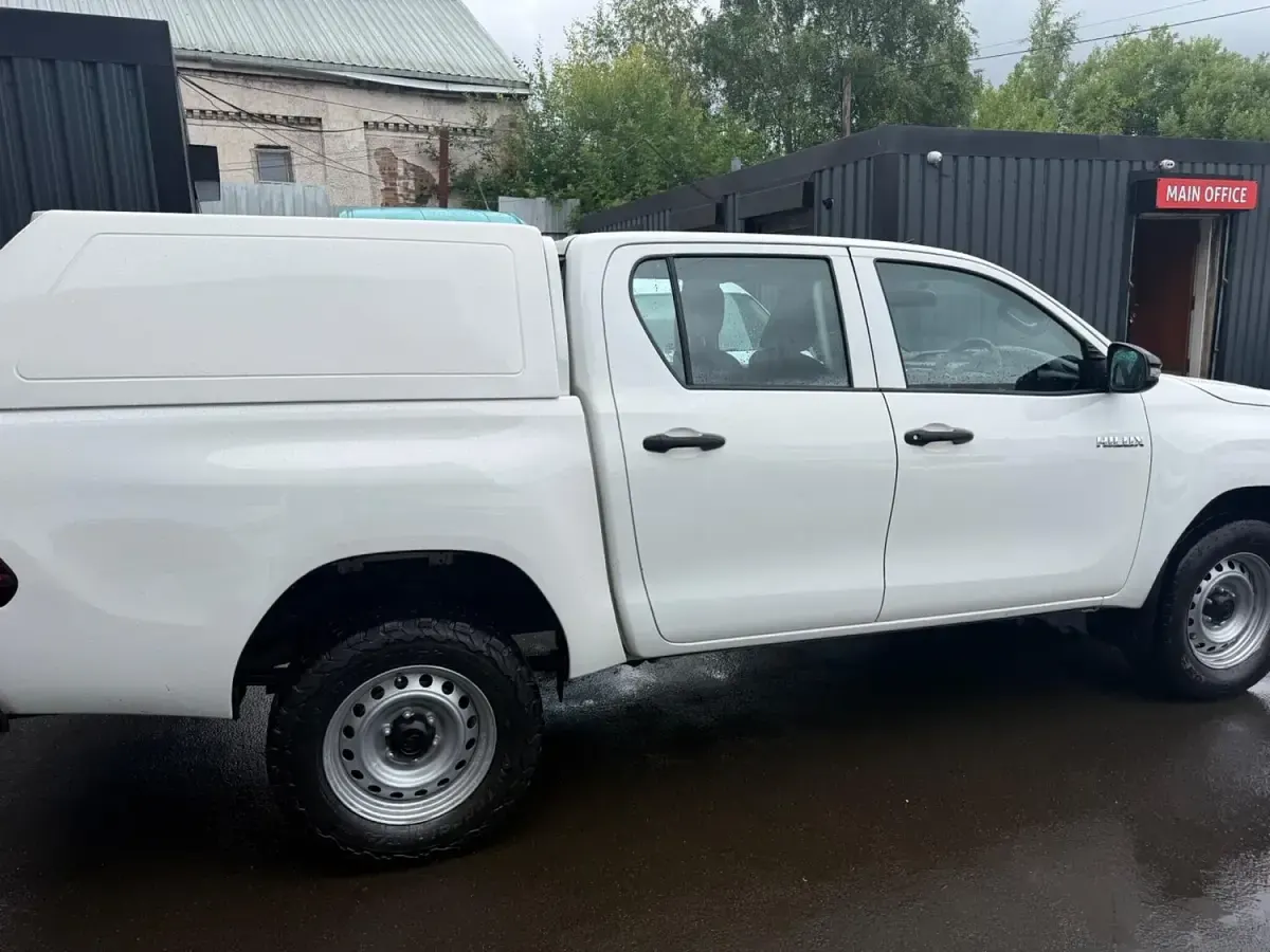 Used Toyota HiLux Active 150 HP (110 kW) 2019 White Pickup