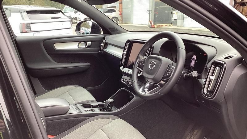 Used Volvo XC40 Core 163 HP (119 kW) 2023 Black SUV