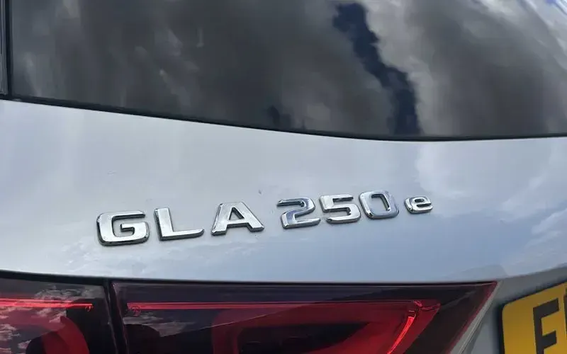 Used Mercedes GLA250 Exclusive 218 HP (160 kW) 2021 Silver SUV